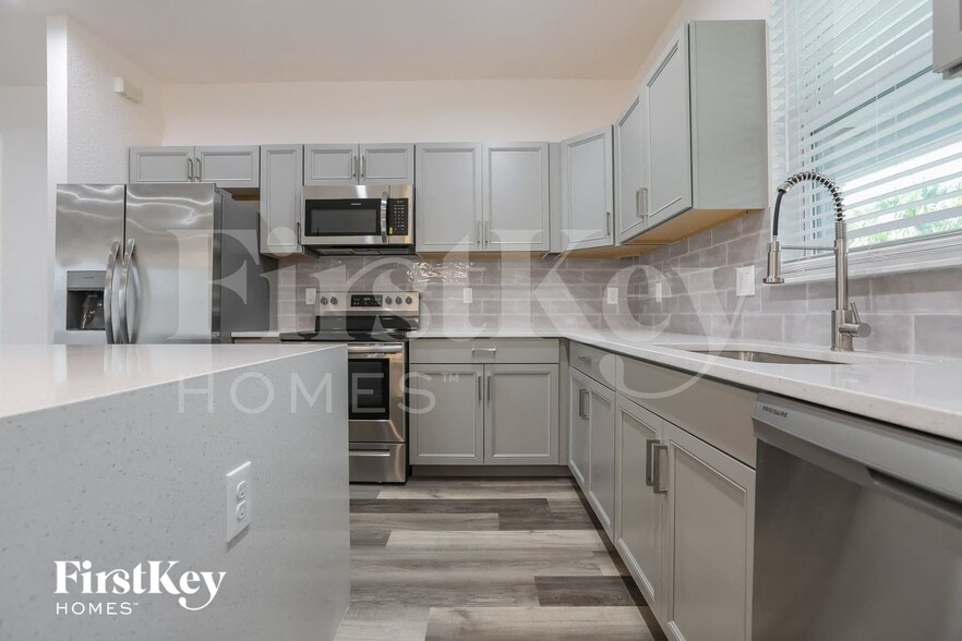 Building Photo - 2698 Escambia Cir