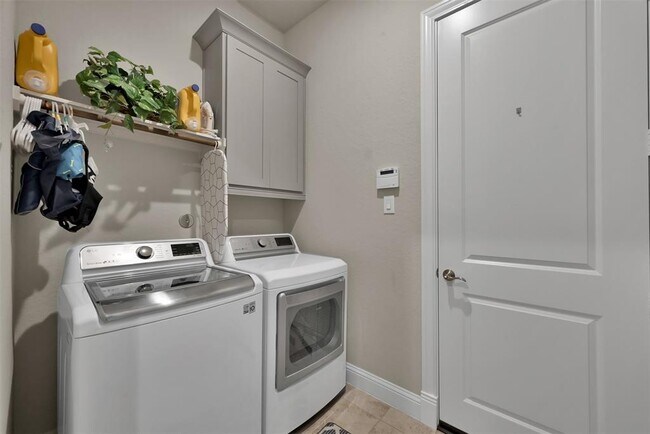 Building Photo - 4205 Grand Oaks Wind