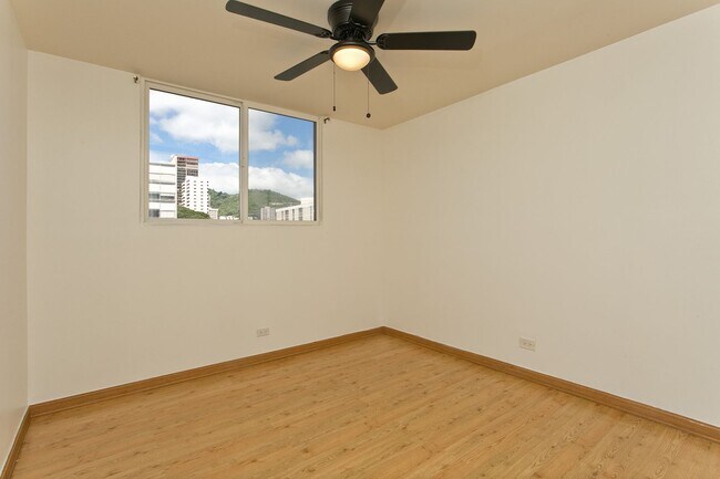 Building Photo - 1402 Piikoi St