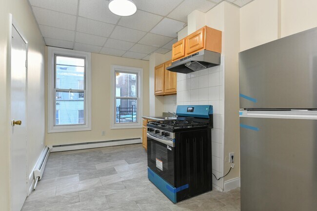 Building Photo - 531 28th St