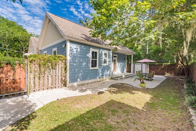 Building Photo - Charming 3-Bedroom Craftsman Home in Prime Gainesville Location