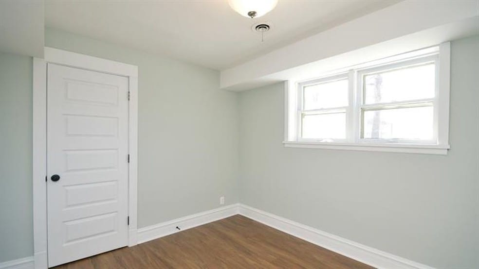 Bedroom - 648 Elgin Ave