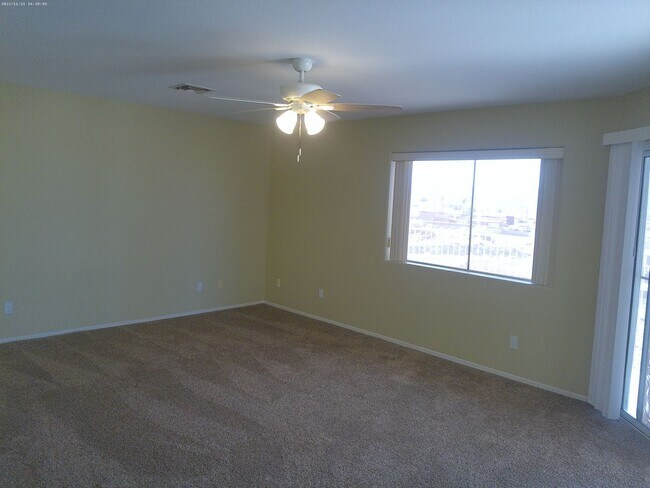 Building Photo - Long Term 3 bedroom 2 bath 3 car