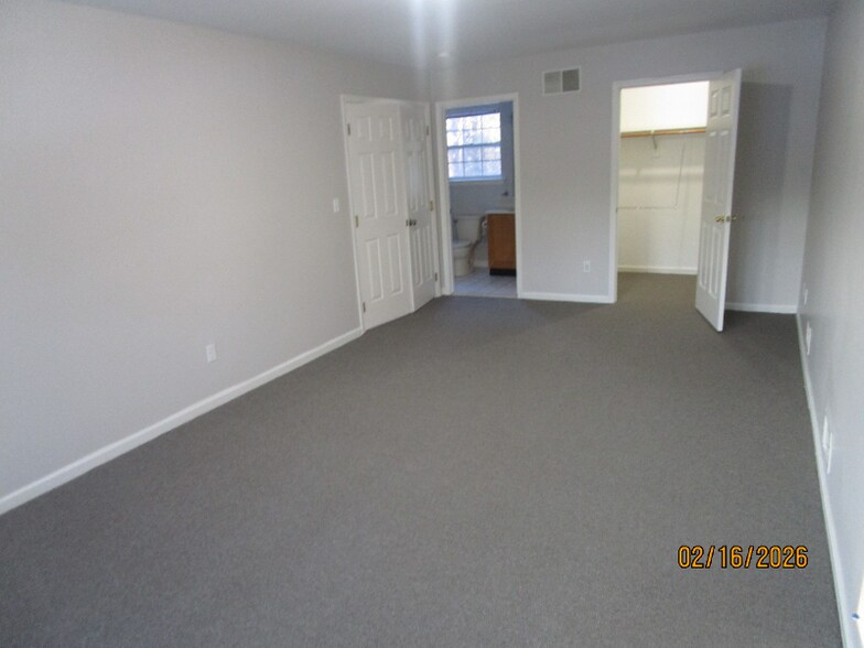 Building Photo - 465 Pfister Rd