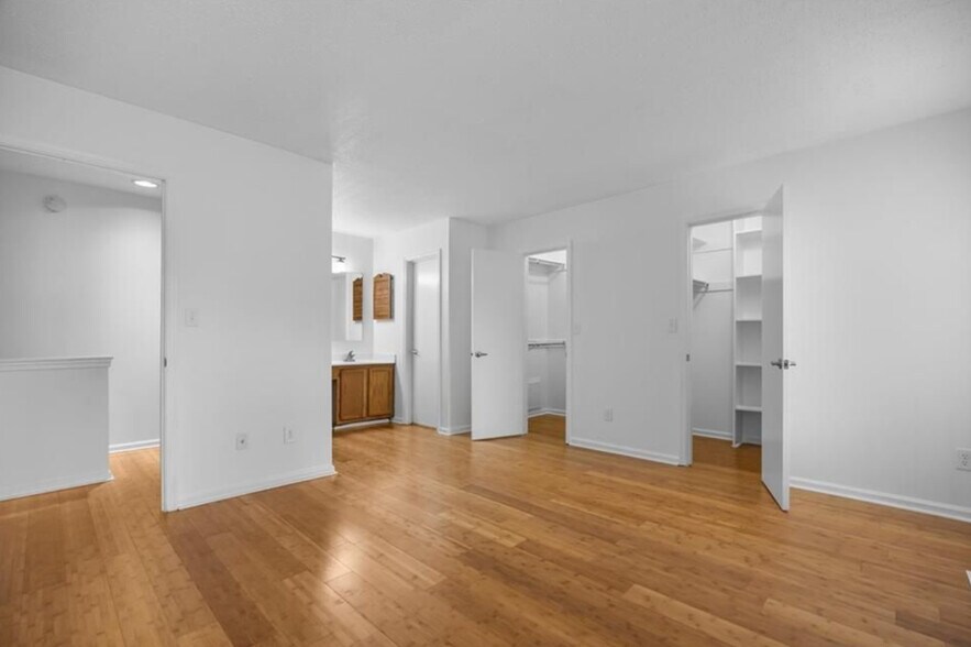 Building Photo - 264 Ferdinand Cir