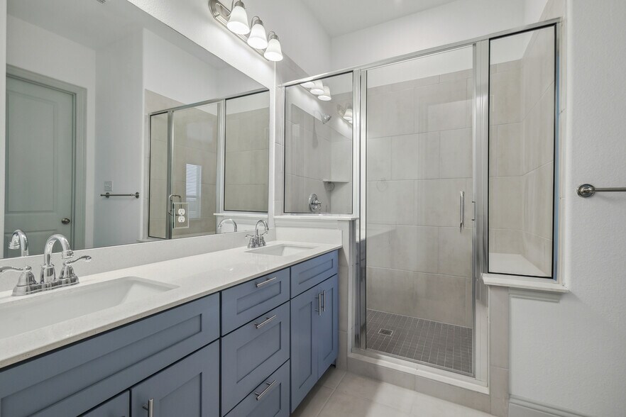 Building Photo - 4213 Shavano Dr