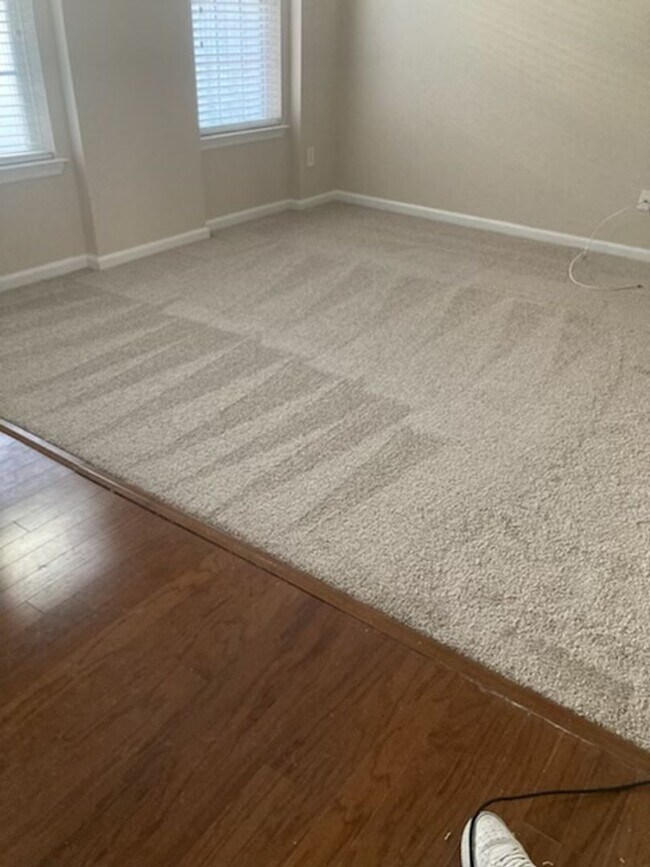 Building Photo - Beautiful Townhome in Charlotte