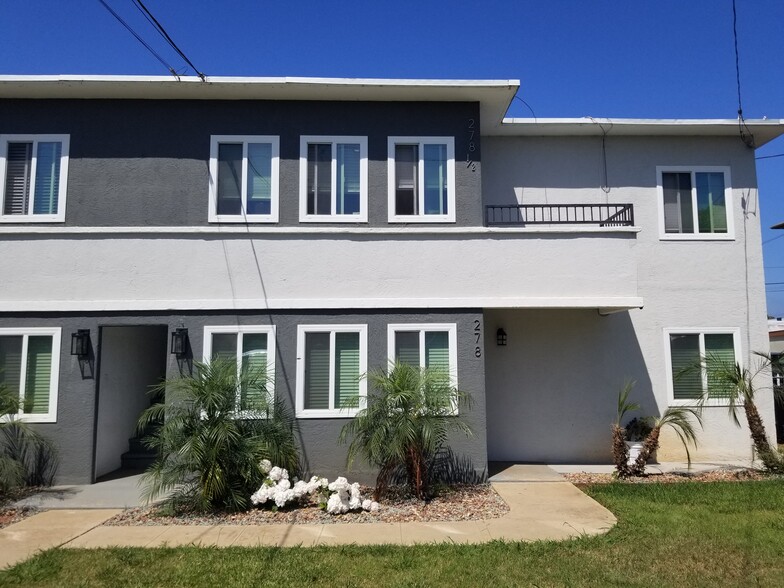 Well-maintained building with landscaped common areas - 278 Ash Ave