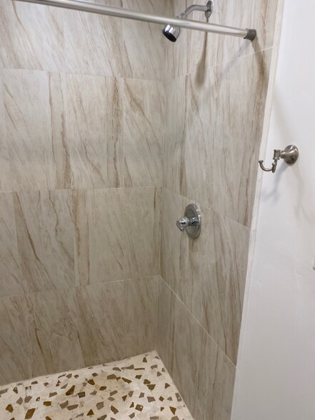 Building Photo - 1020 N 18th Ct