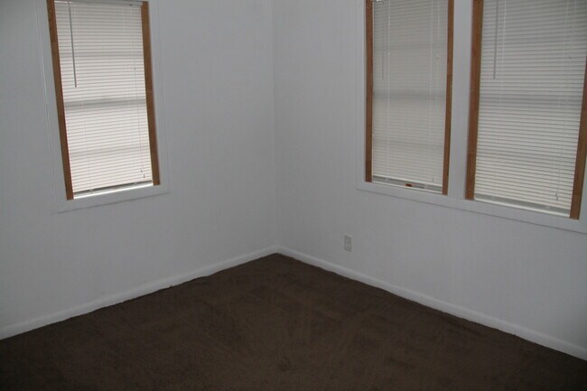 Building Photo - 414 Ruth St