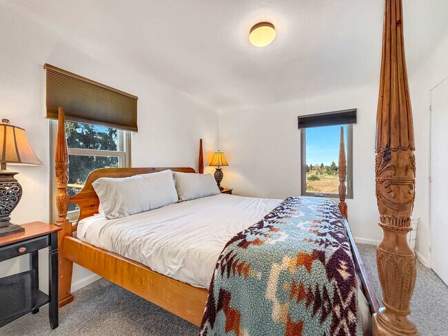 Building Photo - 1430 W Hendrickson Rd