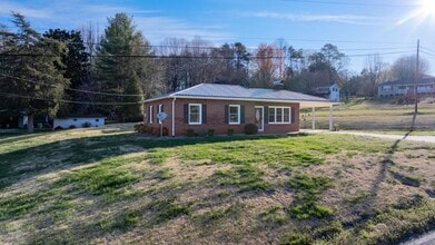 Building Photo - 313 Arrowood St SE