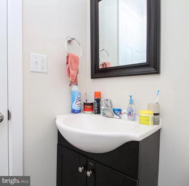 Building Photo - 1515 N Bouvier St