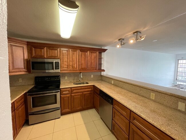 Building Photo - 1460 NE 169th St