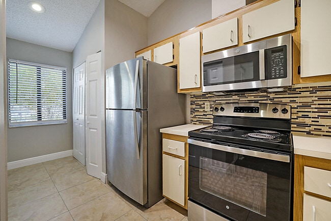 Building Photo - 605 Harbour Pointe Way