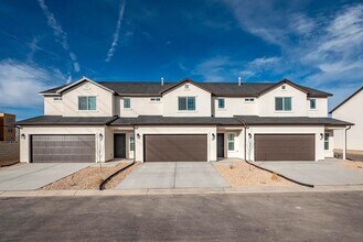 Building Photo - Charming Cedar City 3 Bedroom Townhome!