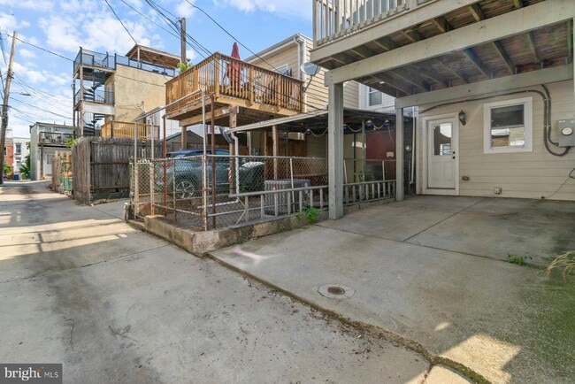 Building Photo - 1614 Clarkson St