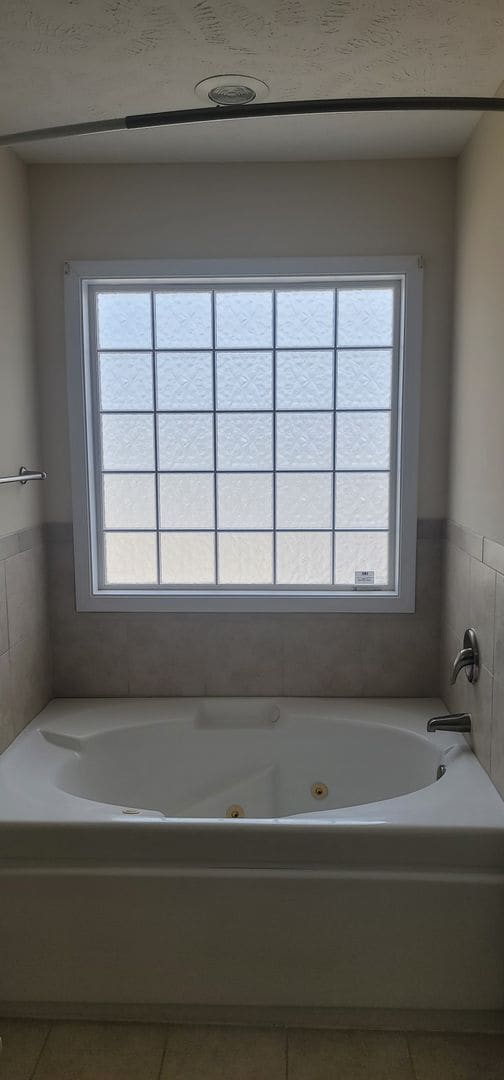 Building Photo - Beautiful 3 bedroom, 2.5 Bath home Minutes from Shopping & Easy Access to Highway for Travel.