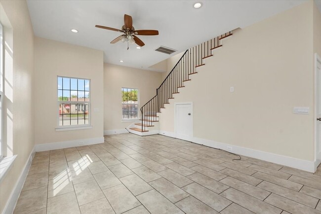 Building Photo - 2002 Lynnfield St