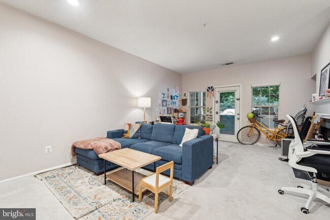 Building Photo - 1708 Lake Shore Crest Dr