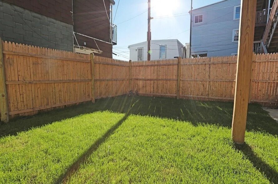 Building Photo - 249 Lexington St