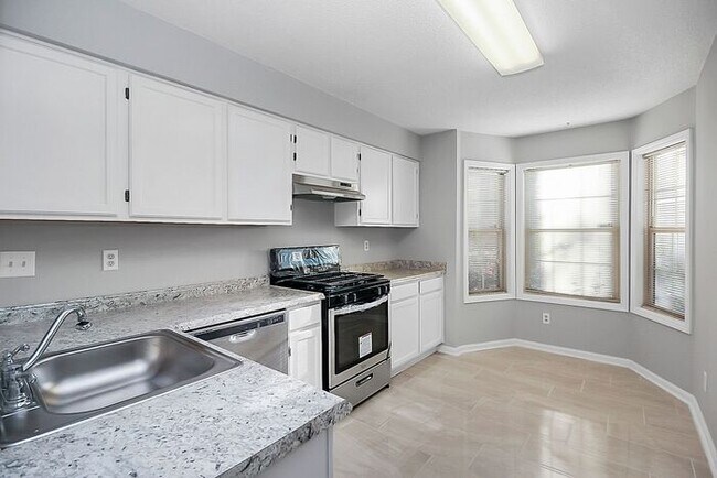 Building Photo - Updated First Floor 2BD/2BA Condo in Forest Ridge!