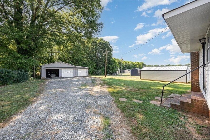 Building Photo - 1668 Old US Highway 52