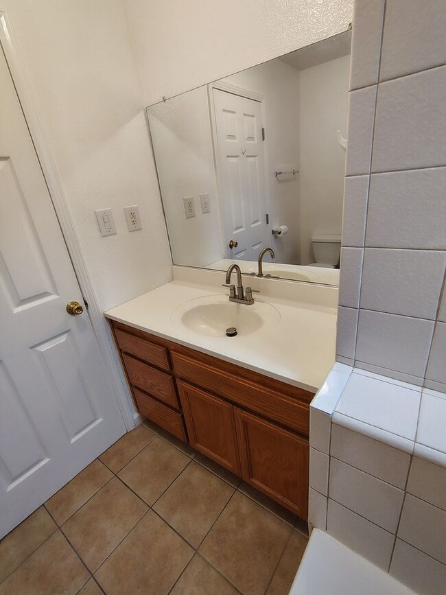 Building Photo - 301 Camellia Way