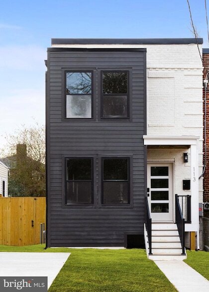 Building Photo - 113 Clifford Ave