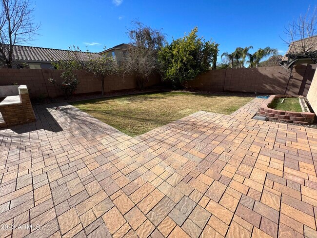 Building Photo - 2467 E Orleans Dr