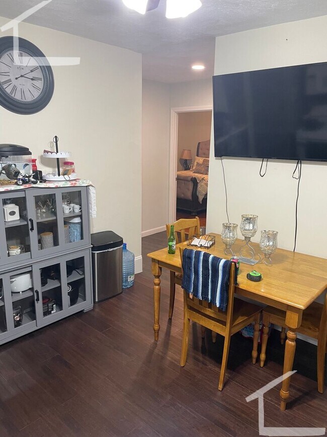 Building Photo - Hige 2 bed in Watertown