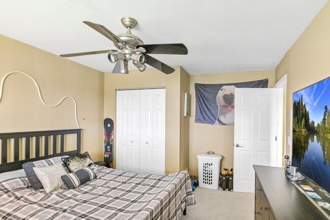 Building Photo - 1263 Tamarack Dr