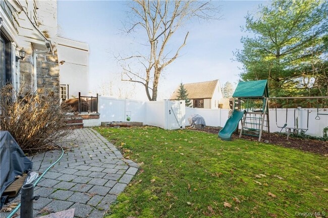 Building Photo - 353 Old Mamaroneck Rd