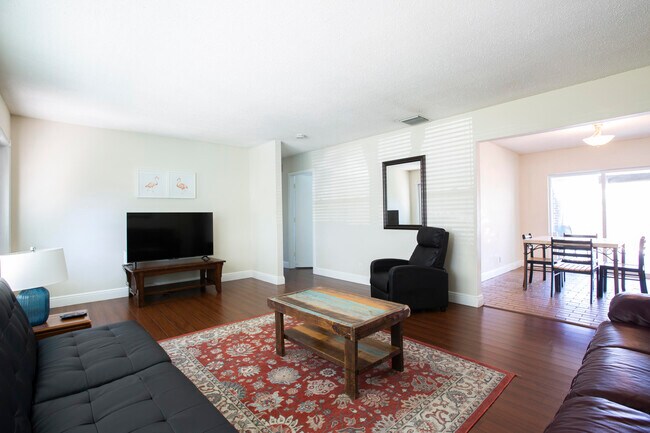 Building Photo - 709 Lindell Blvd