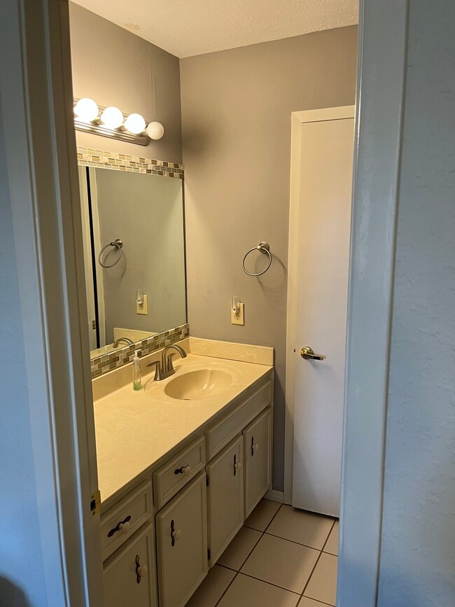 Building Photo - 2813 Saba Ln