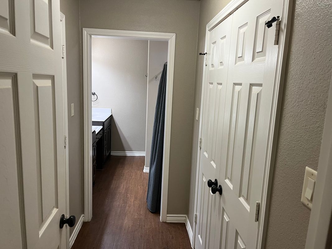 Building Photo - 167 Oakview Ct