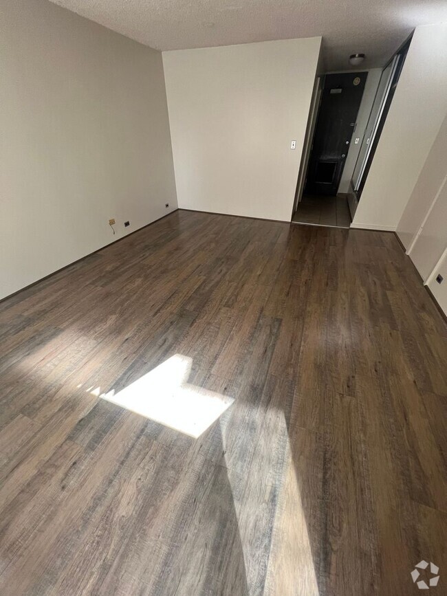 Building Photo - Renovated studio @ Pacific Grand $1400.00