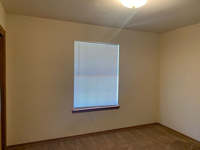 Building Photo - Heritage Hills Rental