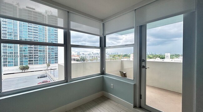 Building Photo - 2899 Collins Ave