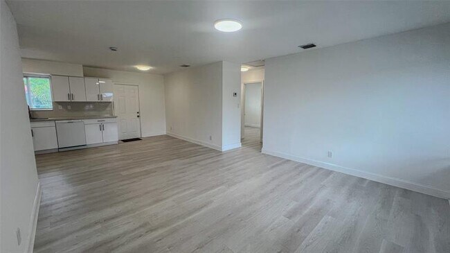 Building Photo - 3141 NW 14th St
