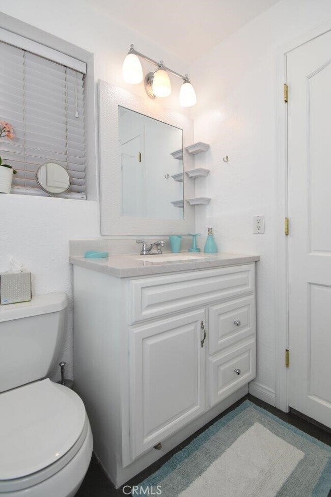 Building Photo - 328 Rosecrans Ave