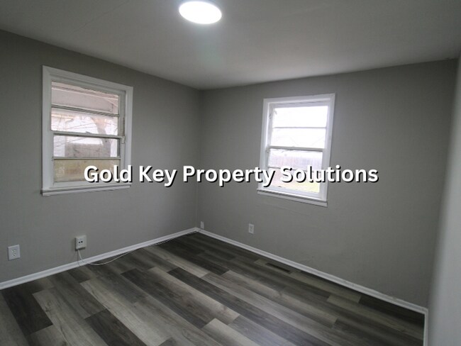 Building Photo - 2 BR 1 BA Eastside House with All New Flooring and Paint (SECTION 8 APPROVED)