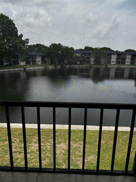 Building Photo - 7901 Colony Cir S