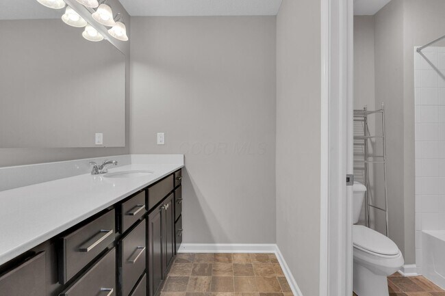 Building Photo - 2390 Glenvale Dr