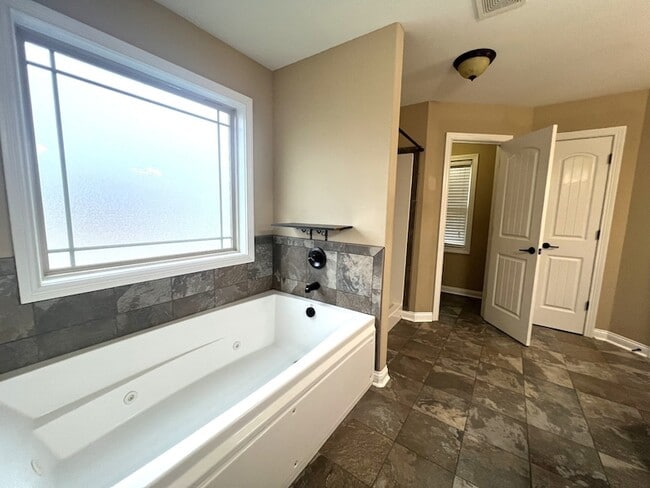 Building Photo - 1701 Winterhaven Ct