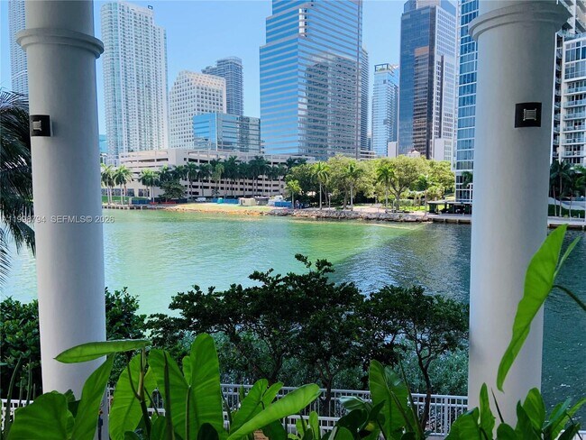 Building Photo - 801 Brickell Key Blvd