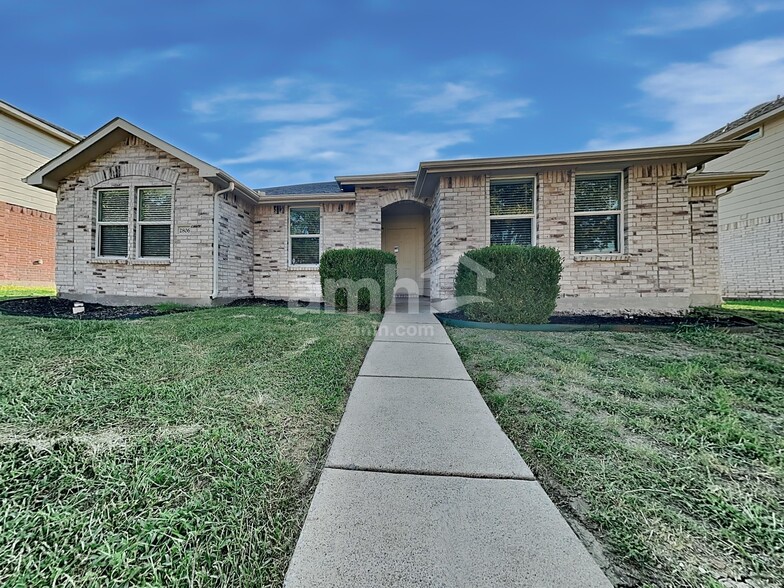 Primary Photo - 2806 Lake Terrace Dr
