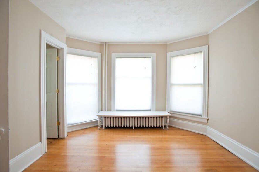 Building Photo - 2214 E Ivanhoe Pl