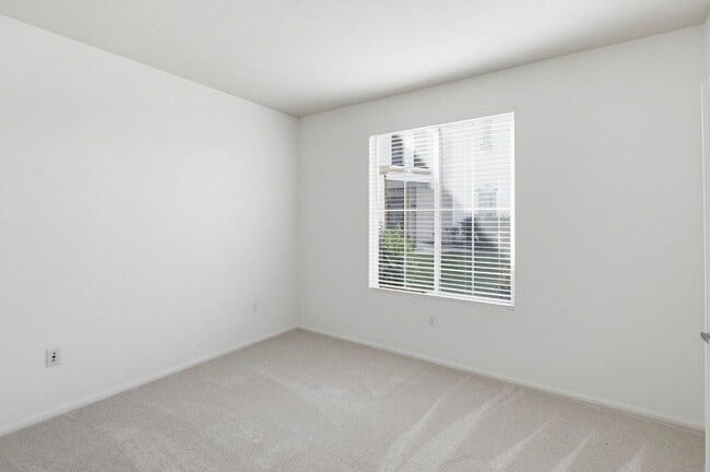 Building Photo - Single Level Condo - 2 Bedroom + Den With Views in Sabre Springs