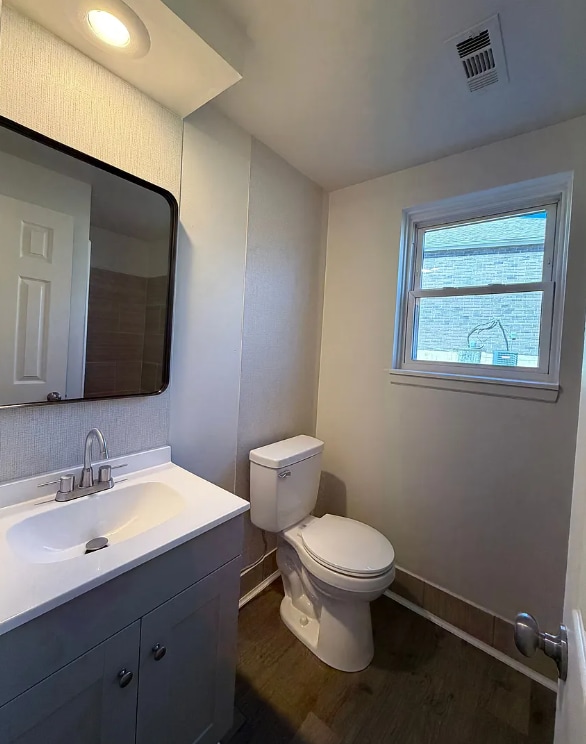 Building Photo - 5711 NW Hillside Dr